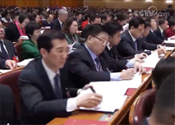 紧跟时代步伐 倾听两会声音——AG亚娱平台药业组织收看第十三届全国人民代表大会开幕式